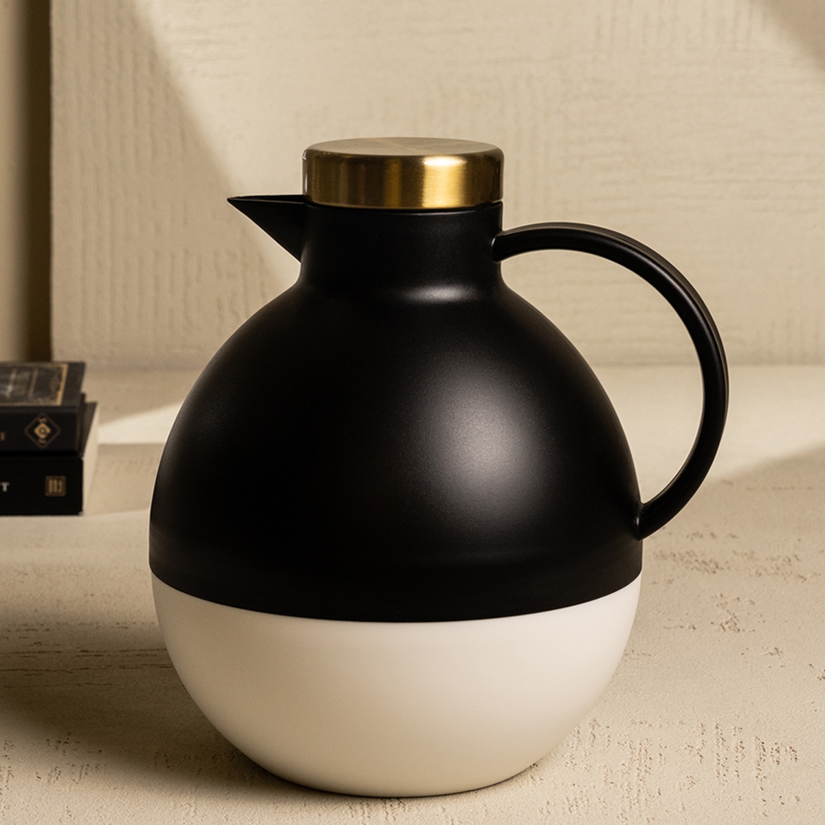 Buy Alba jug half black with gold round lid 1 ltr in Kuwait