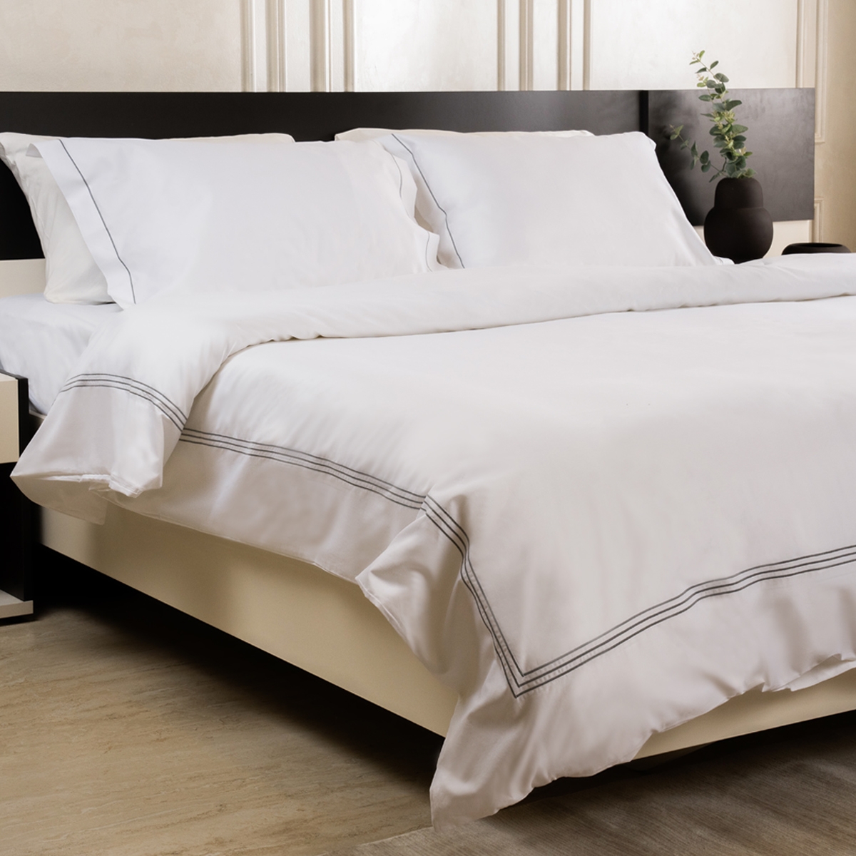Buy Spencer 600 thread count embroidered duvet cover white 220x240 cm in Kuwait