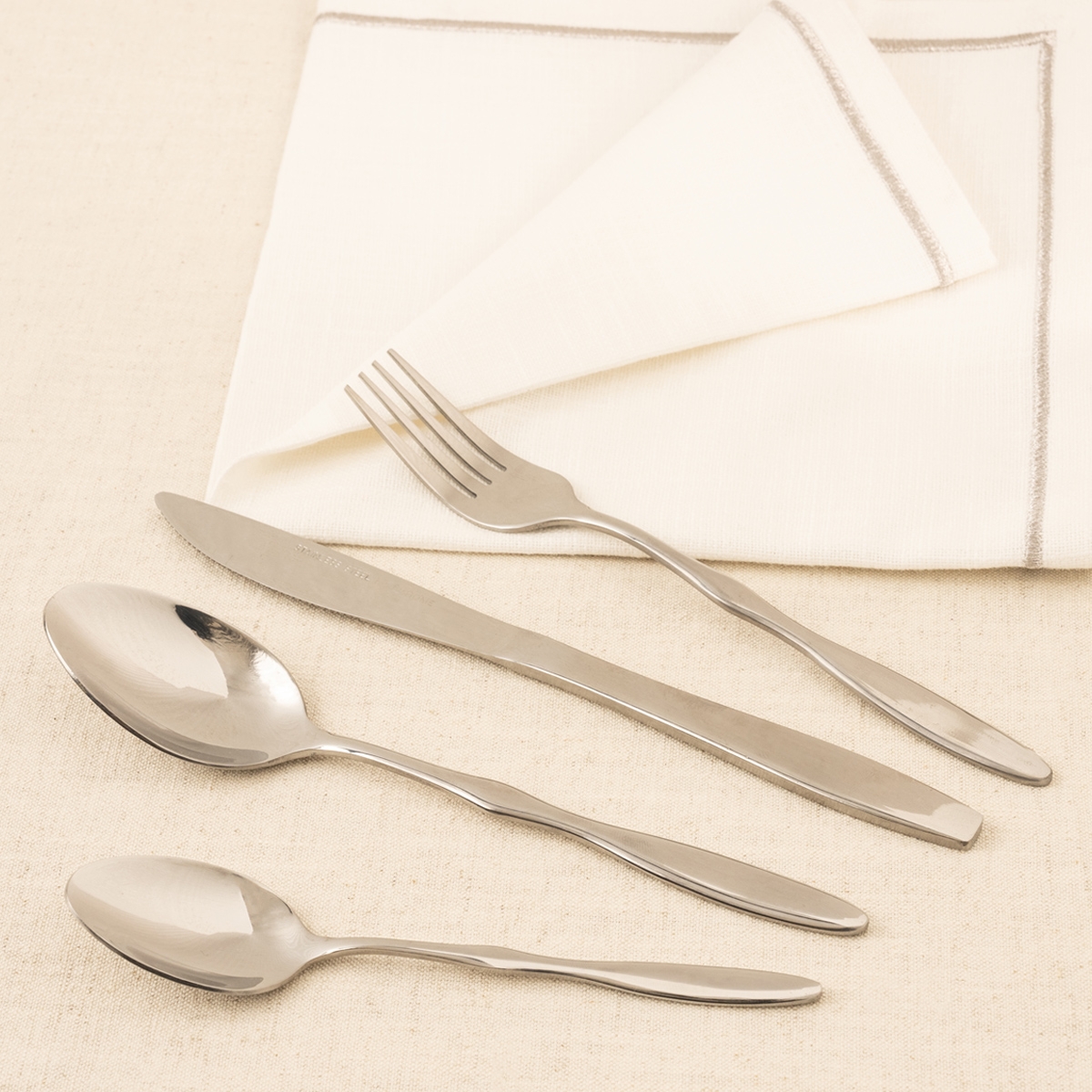 Buy Ripple stainless steel cutlery set 24pcs silver in Kuwait