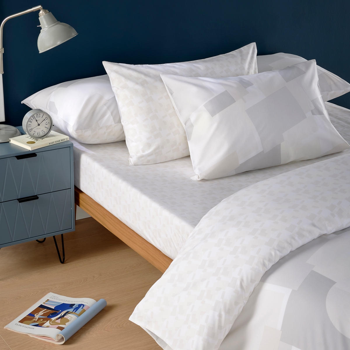 اشتري شُرشف سرير مشدود بحواف مطاطية مطبوع بلوكس أبيض 180×200 سم في الكويت