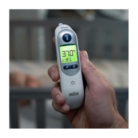 نتائج سريعة يقيس مقياس الحرارة Braun ThermoScan للأذن درجة الحرارة بسرعة ودقة في ثانية واحدة. الأذن هي أفضل مكان لقياس الحمى لأنها تسمح بانعكاس أكثر دقة لدرجة حرارة الجسم الأساسية - مما يجعلها مثالية للأطفال الصغار والرضع وجميع أفراد الأسرة.