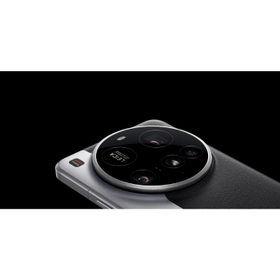 Large aperture across all focal lengths