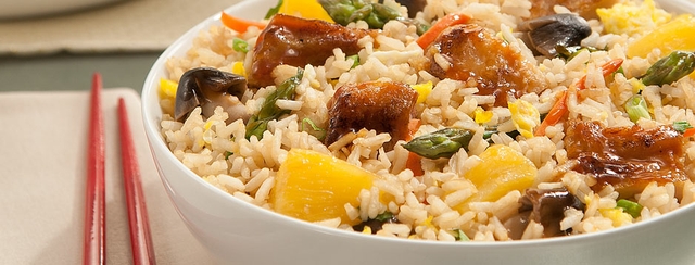 https://m.xcite.com/media/richcontent/Chinese_Stir-Fried-Rice_and_Pineapple-165955.jpg