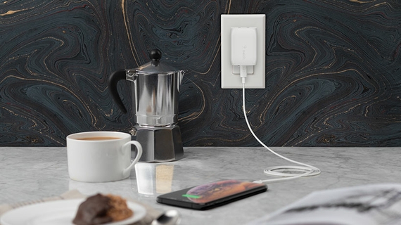 FAST CHARGE WITH USB POWER DELIVERY
