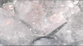 Crushes ice into fine pieces in just 45 seconds
